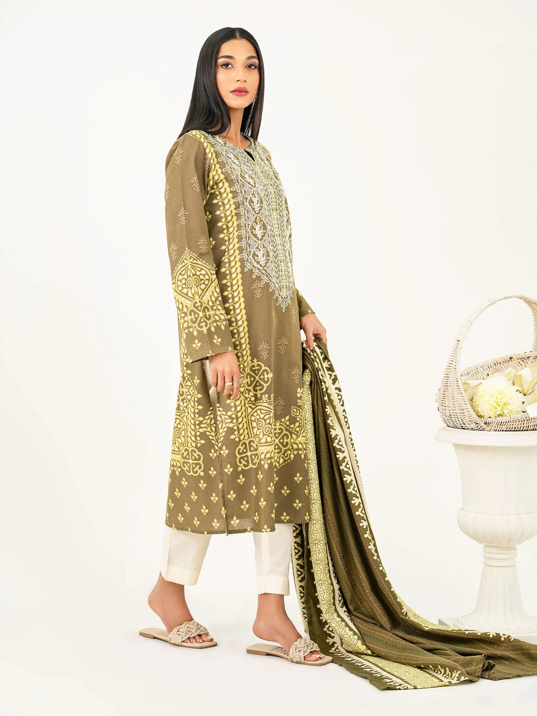 2 Piece Khaddar Suit-Embroidered (Pret)