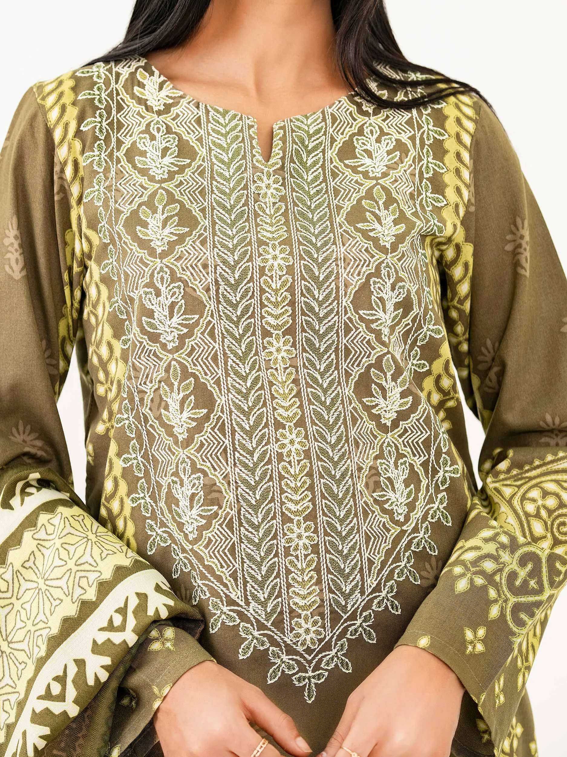 2 Piece Khaddar Suit-Embroidered (Pret)