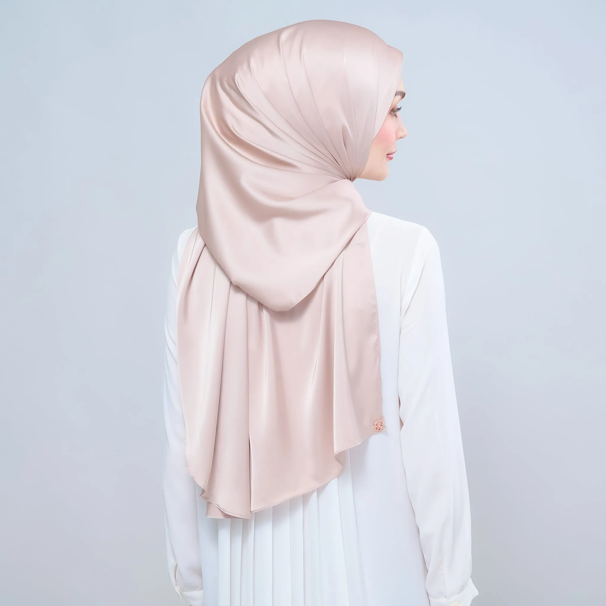 Instant Tag n' Go Shawl | Satin Silk in Linen Taupe