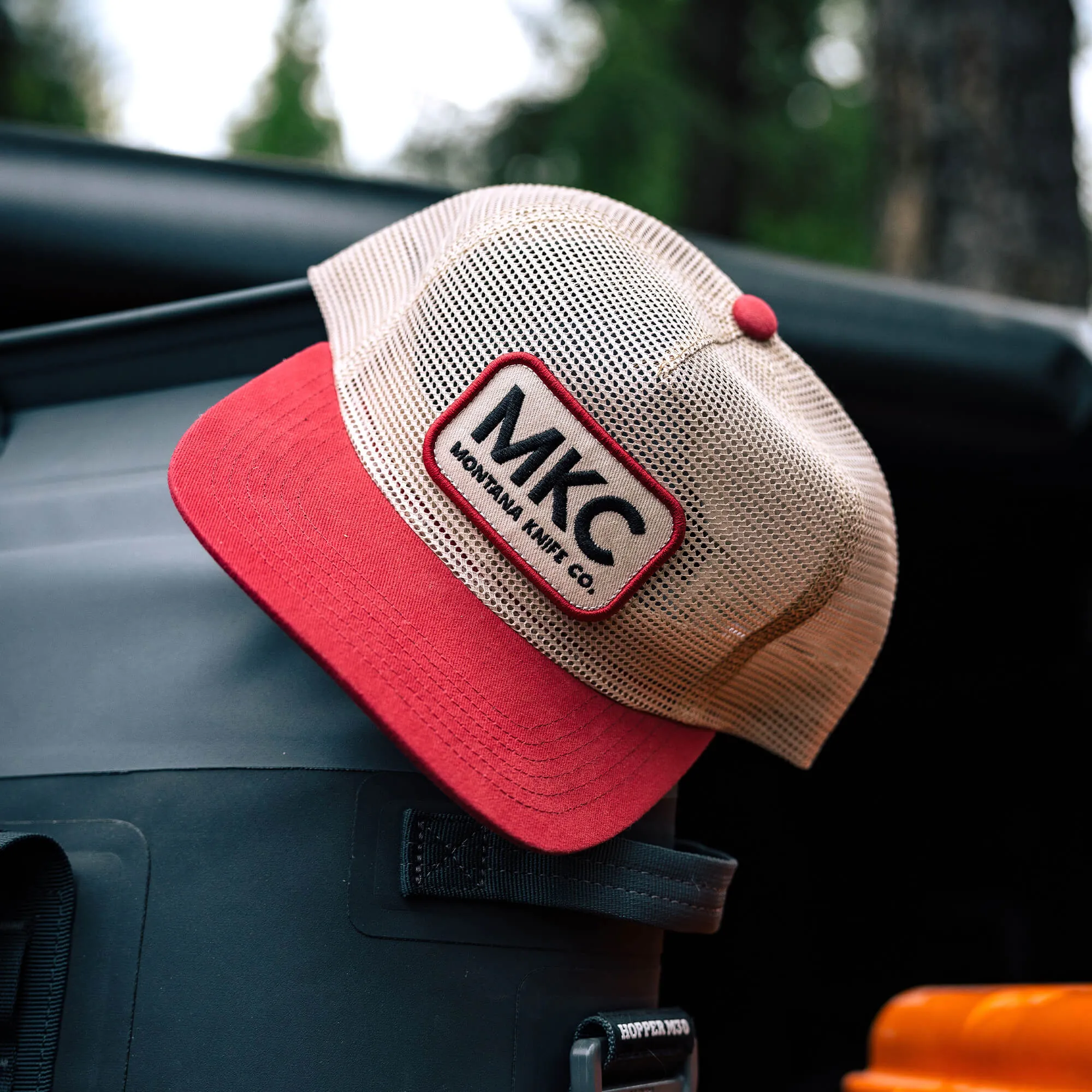 MKC MESH LOGO HAT - KHAKI/CRIMSON