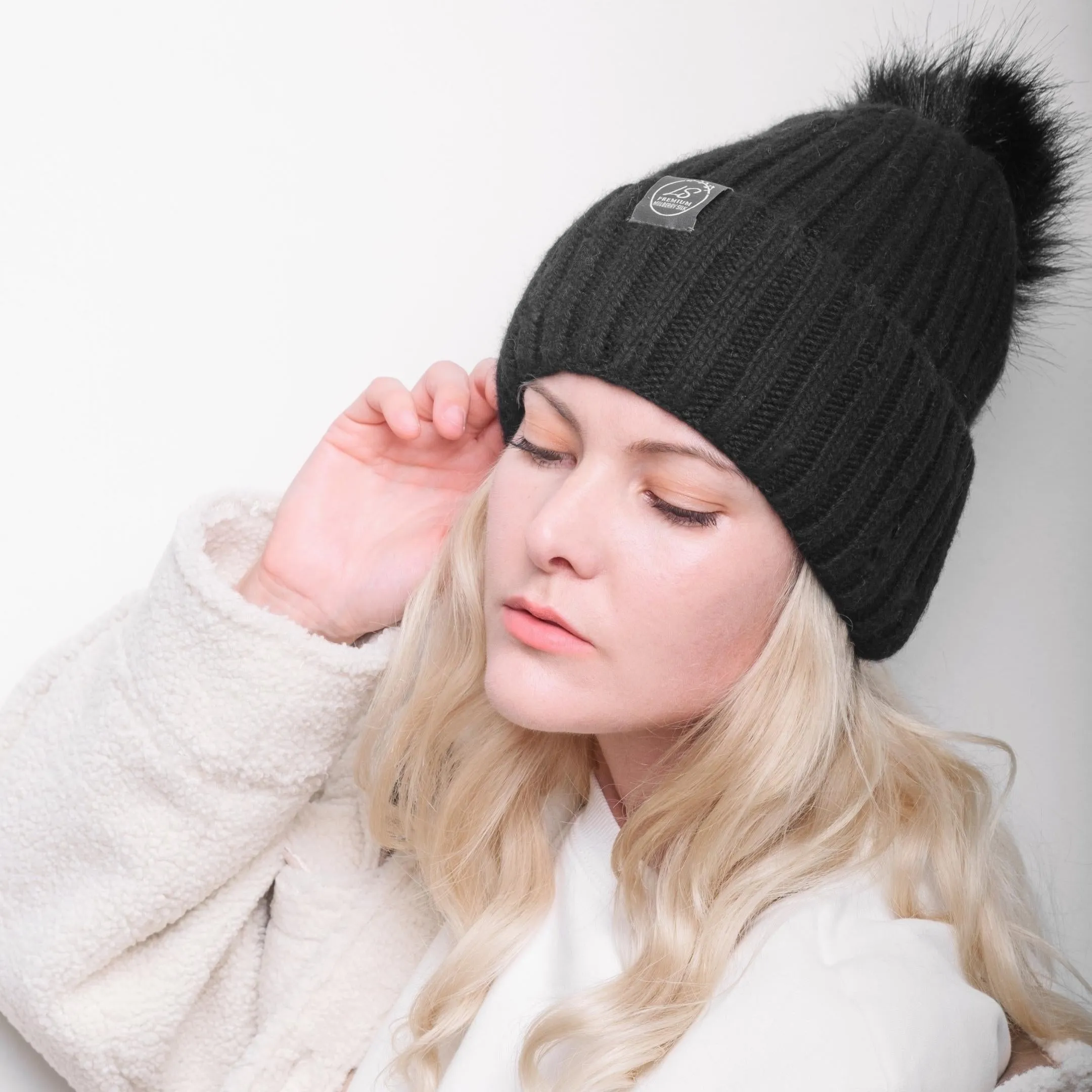 Mulberry Silk-Lined Classic Ribbed Pattern Cashmere Beanie Hat With Removable Pom Pom - Black