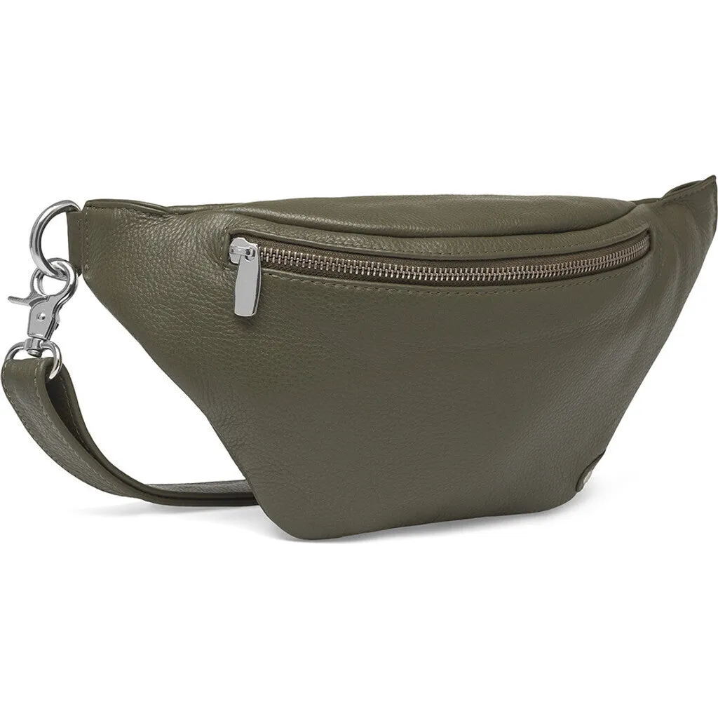 Soft leather bumbag in high quality / 12556 - Olive